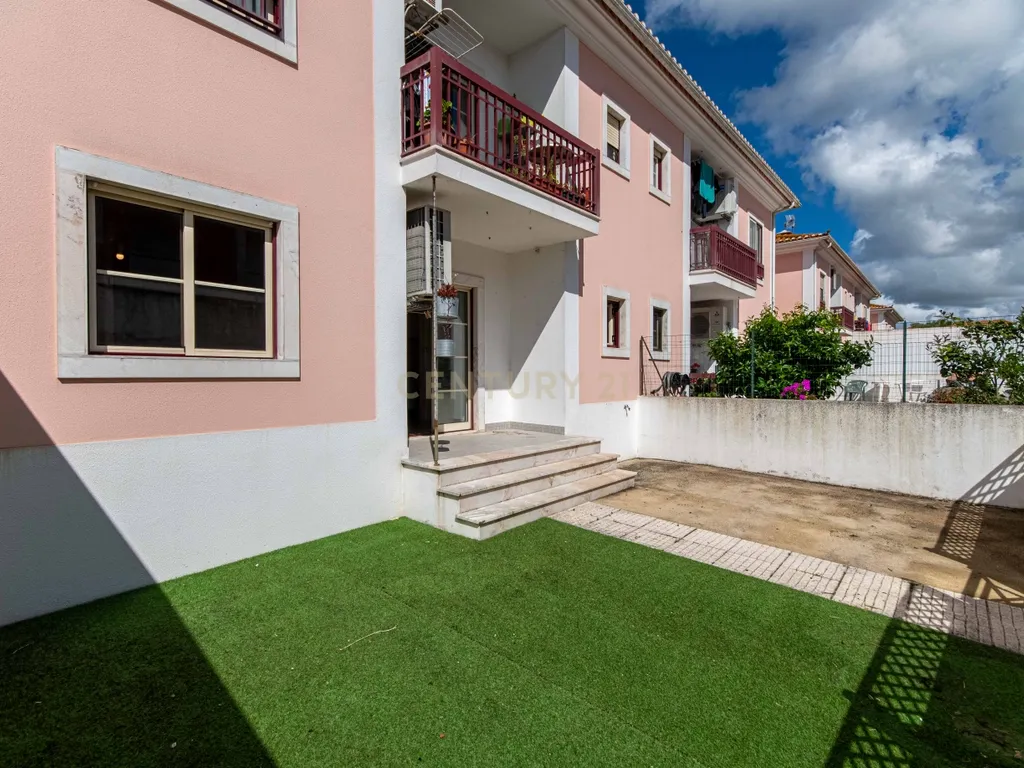 Espaçoso Apartamento T2 Póvoa da Galega com Terraço e Vista Desafogada - Image 4