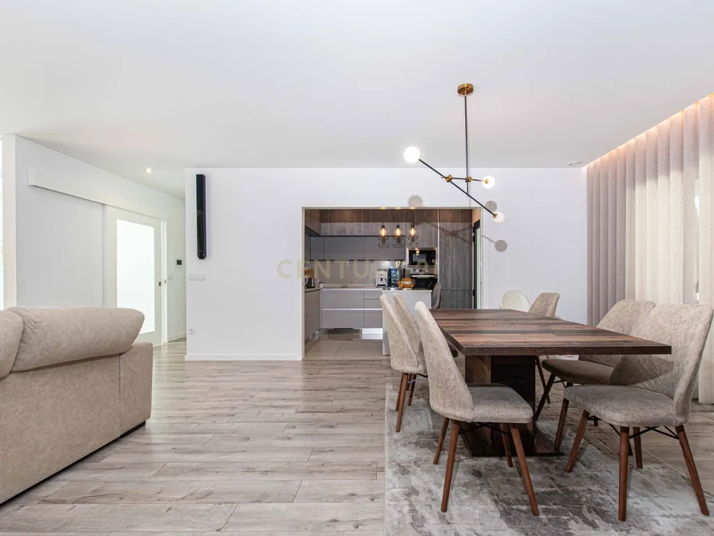 Moradia T4 semi-nova com Piscina, Garagem + Parcela de Terreno Rústico e Vista Serra | Salgueiro, Pombal - Image 34