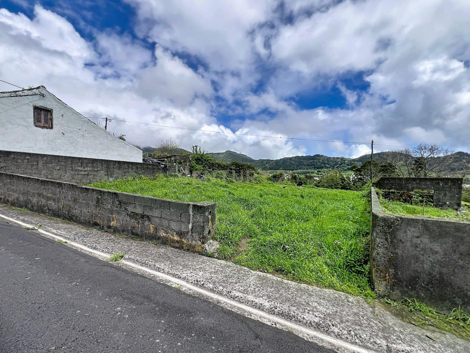 Fotografia 10 de Terreno para Construção com vista para a montanha, perto de comodidades.