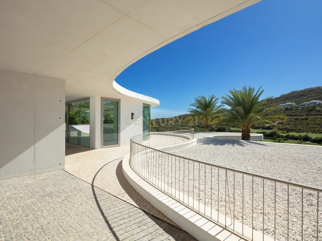 Villa de Golfe na Primeira Linha 7: Uma Obra-Prima Escultural da Arquitetura Visionária na Finca Cortesin - Image 15