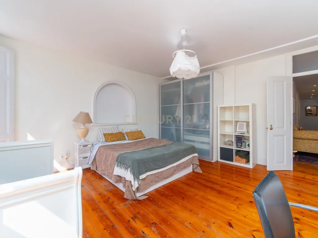 Penthouse Duplex T8 em Campo de Ourique - Lisboa - Image 4