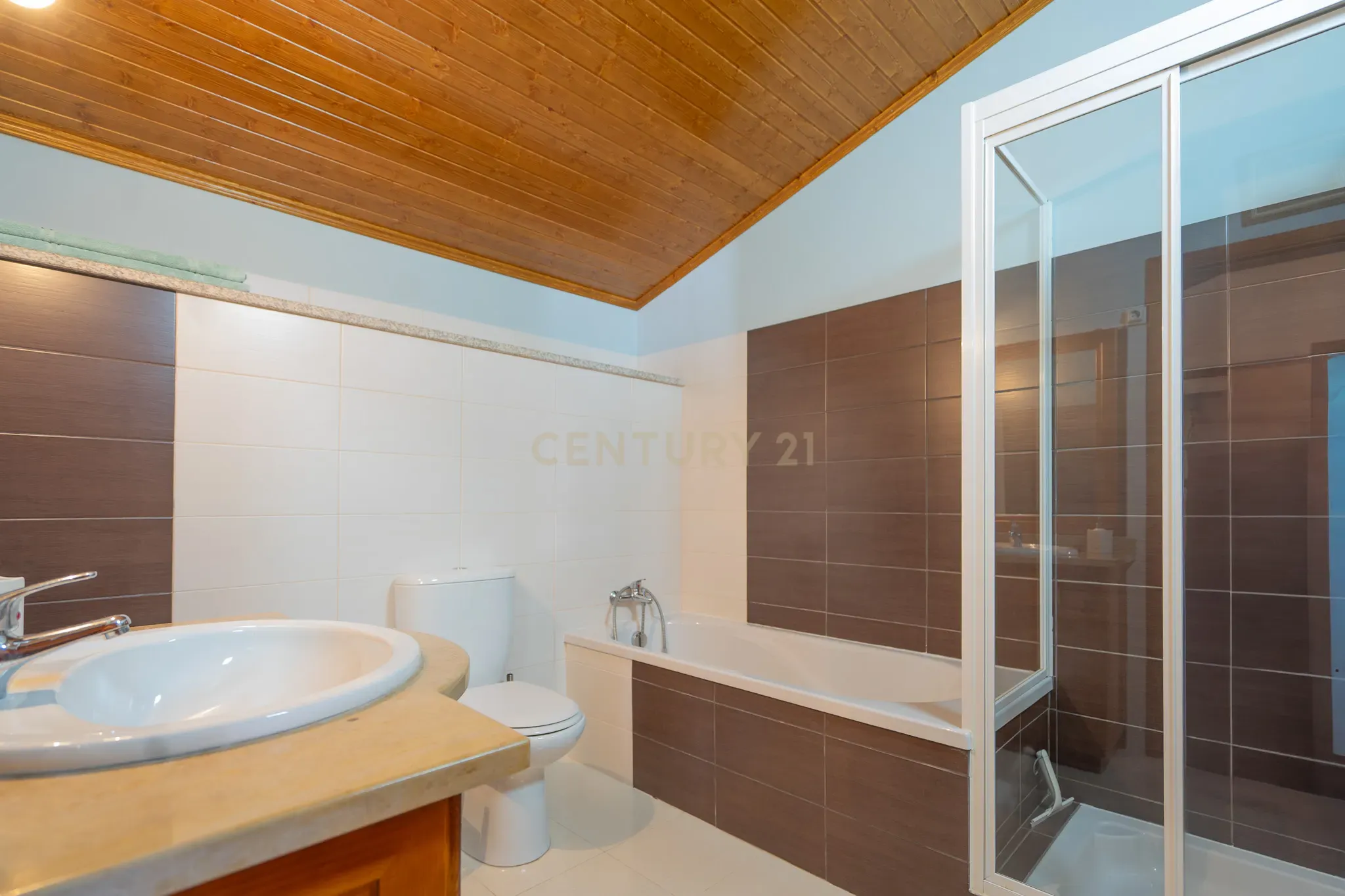 Moradia T3 + 1 em muito bom estado com pátio,piscina, terraço, churrasco coberto,anexo,garagem,poço e terreno numa localização sossegada a 10 min. de Lousã - Image 56