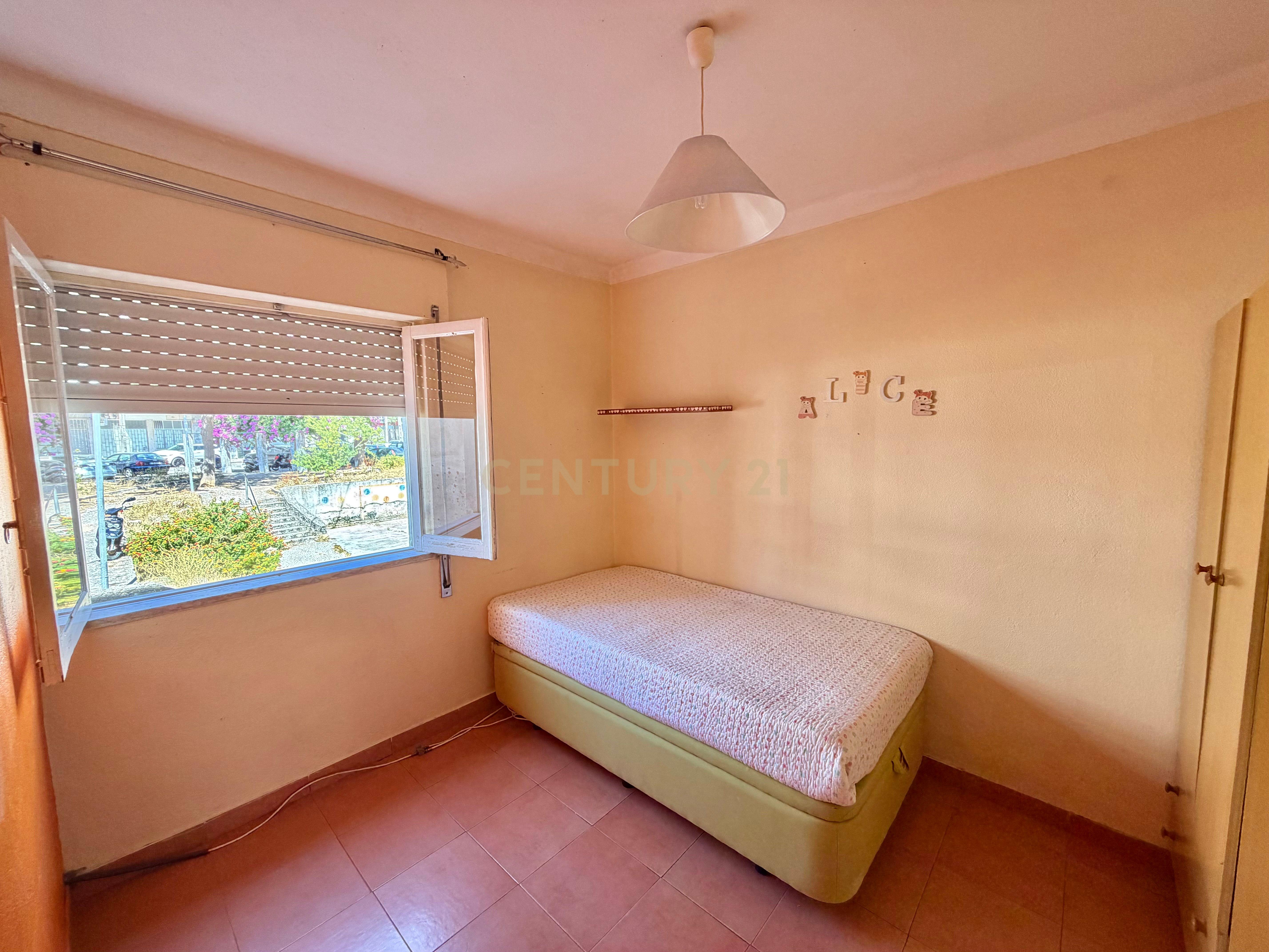 Fotografia 11 de T4 Remodelado no Laranjeiro | Localização Privilegiada e Excelente Potencial de Valorização