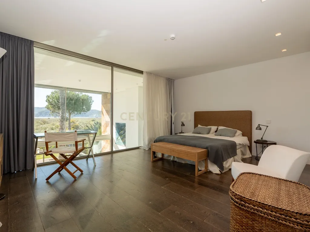 Moradia Exclusiva em Primeira Linha de Mar com Piscina Infinita / Tróia-Carvalhal - Image 50