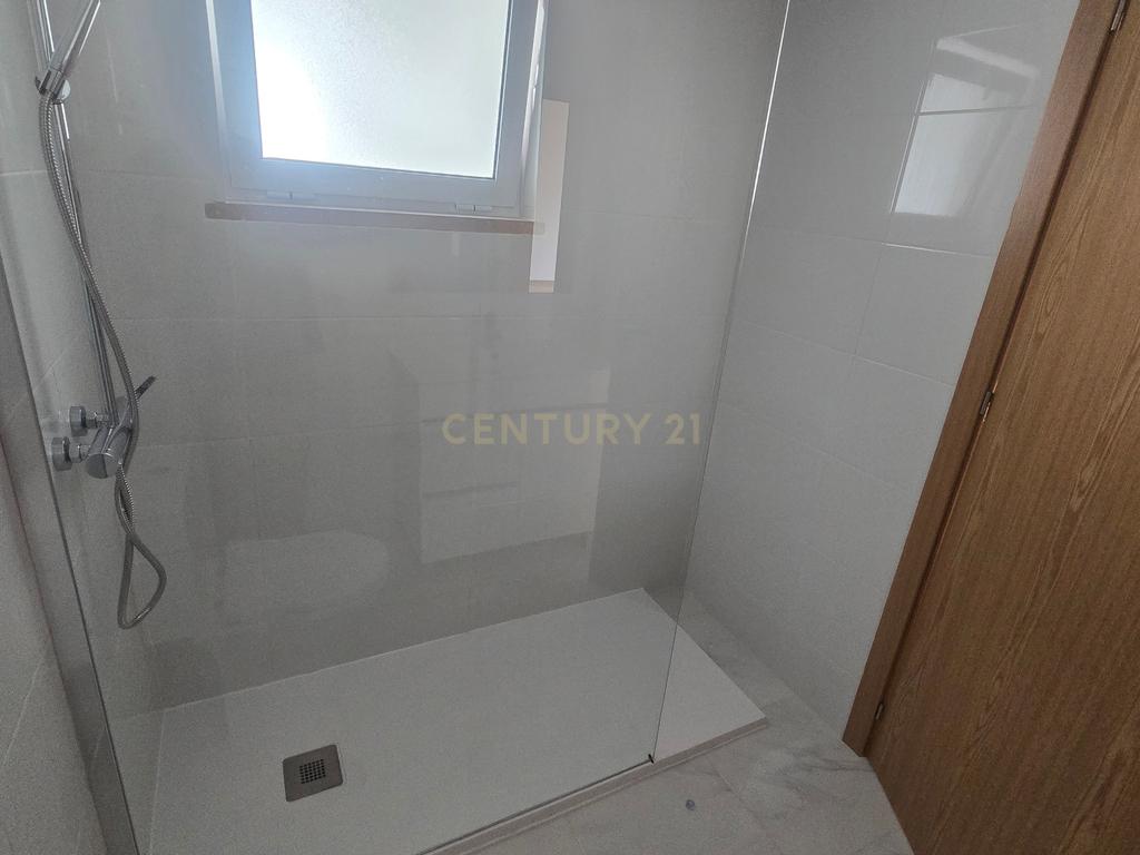 Apartamento T3 Totalmente Remodelado para Arrendamento | Bairro do Liceu | Setúbal - Image 26