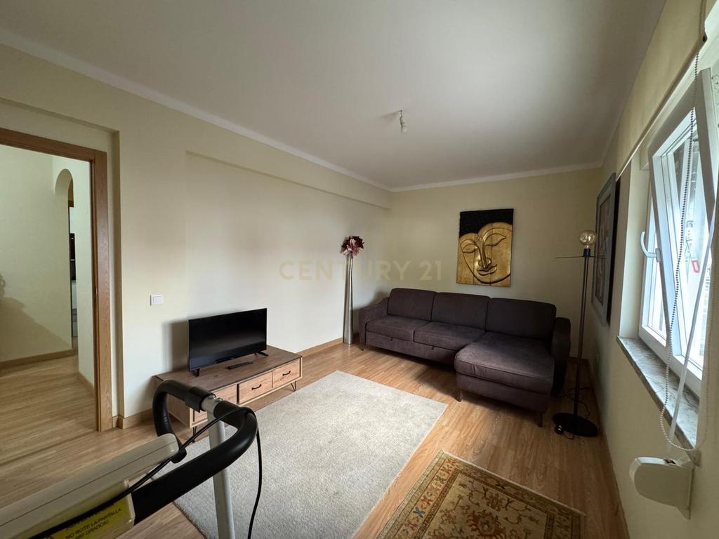 Apartamento T3 remodelado na zona do Parque Municipal - Image 6