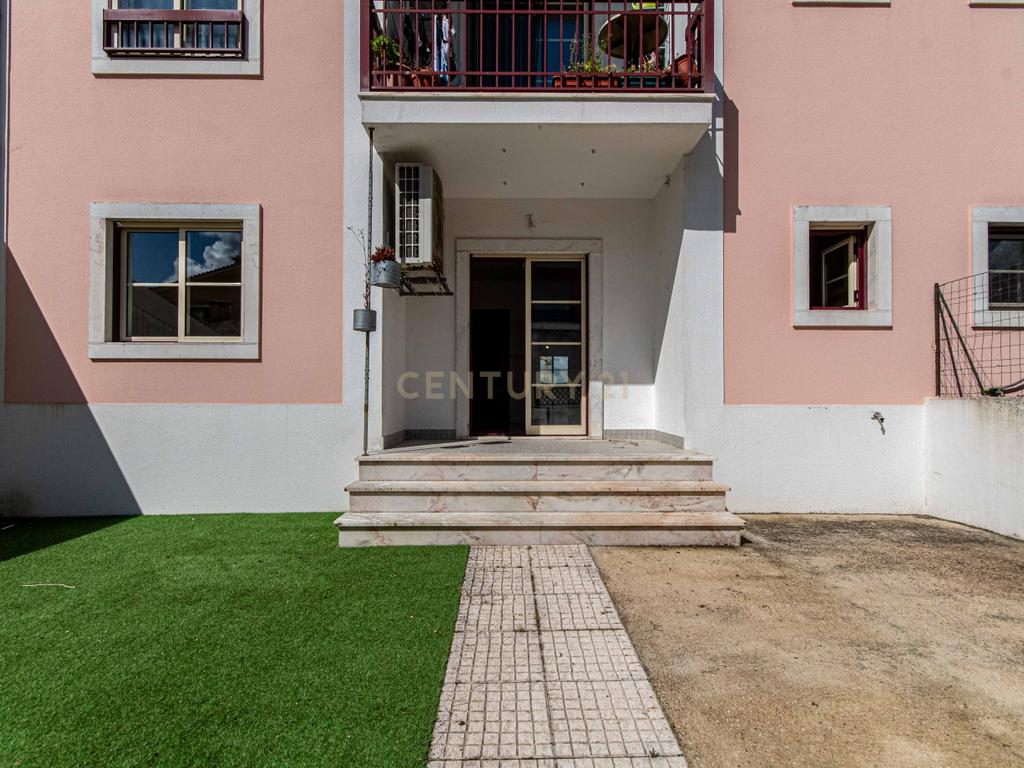 Espaçoso Apartamento T2 Póvoa da Galega com Terraço e Vista Desafogada - Image 5