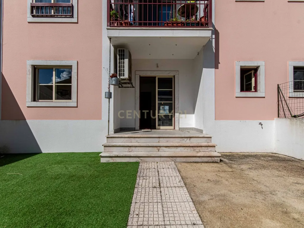 Espaçoso Apartamento T2 Póvoa da Galega com Terraço e Vista Desafogada - Image 5