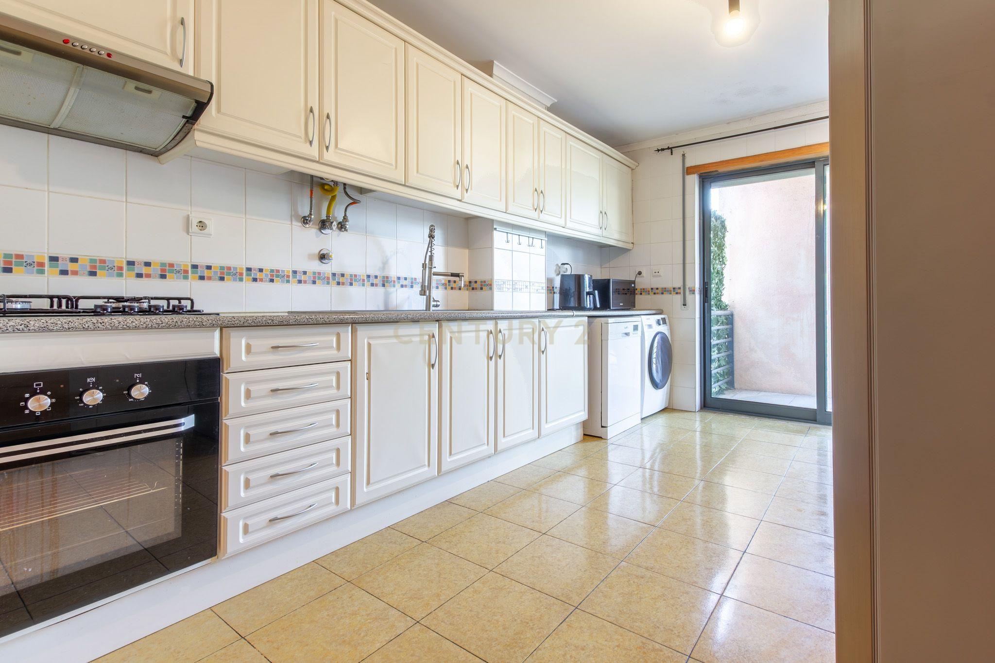 Fotografia 9 de Apartamento Quatro Assoalhadas -Com Lugar de  Parqueamento - Quinta do Anjo, Palmela