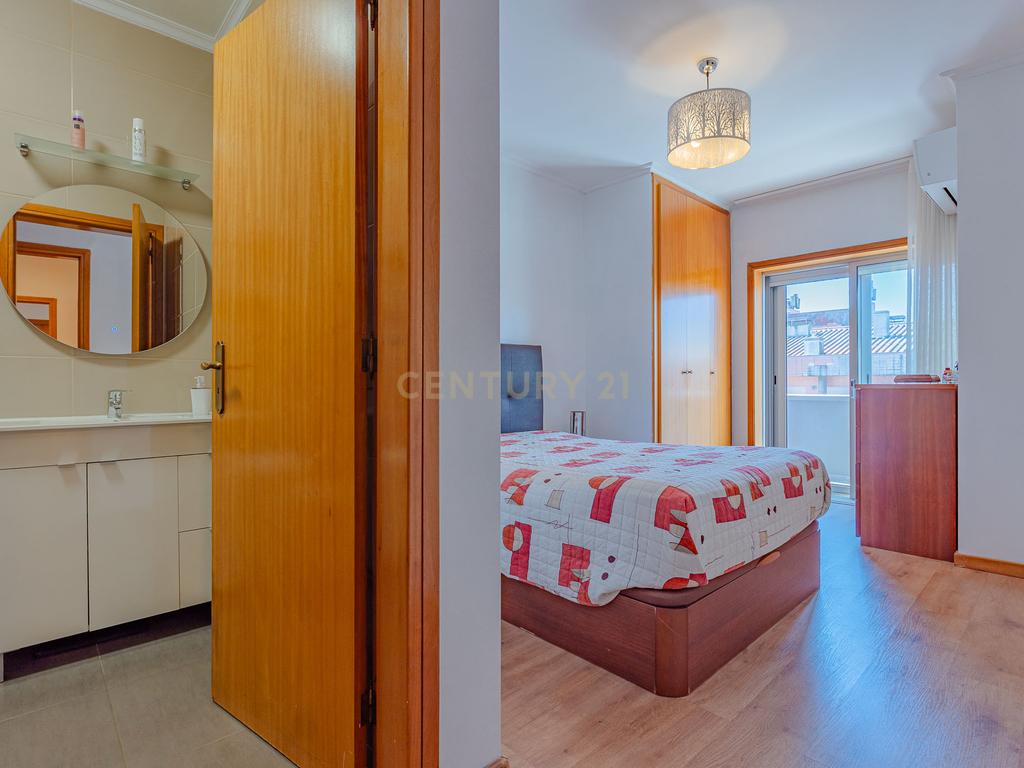 Apartamento T2 com terraço panorâmico – Rio Tinto - Image 19