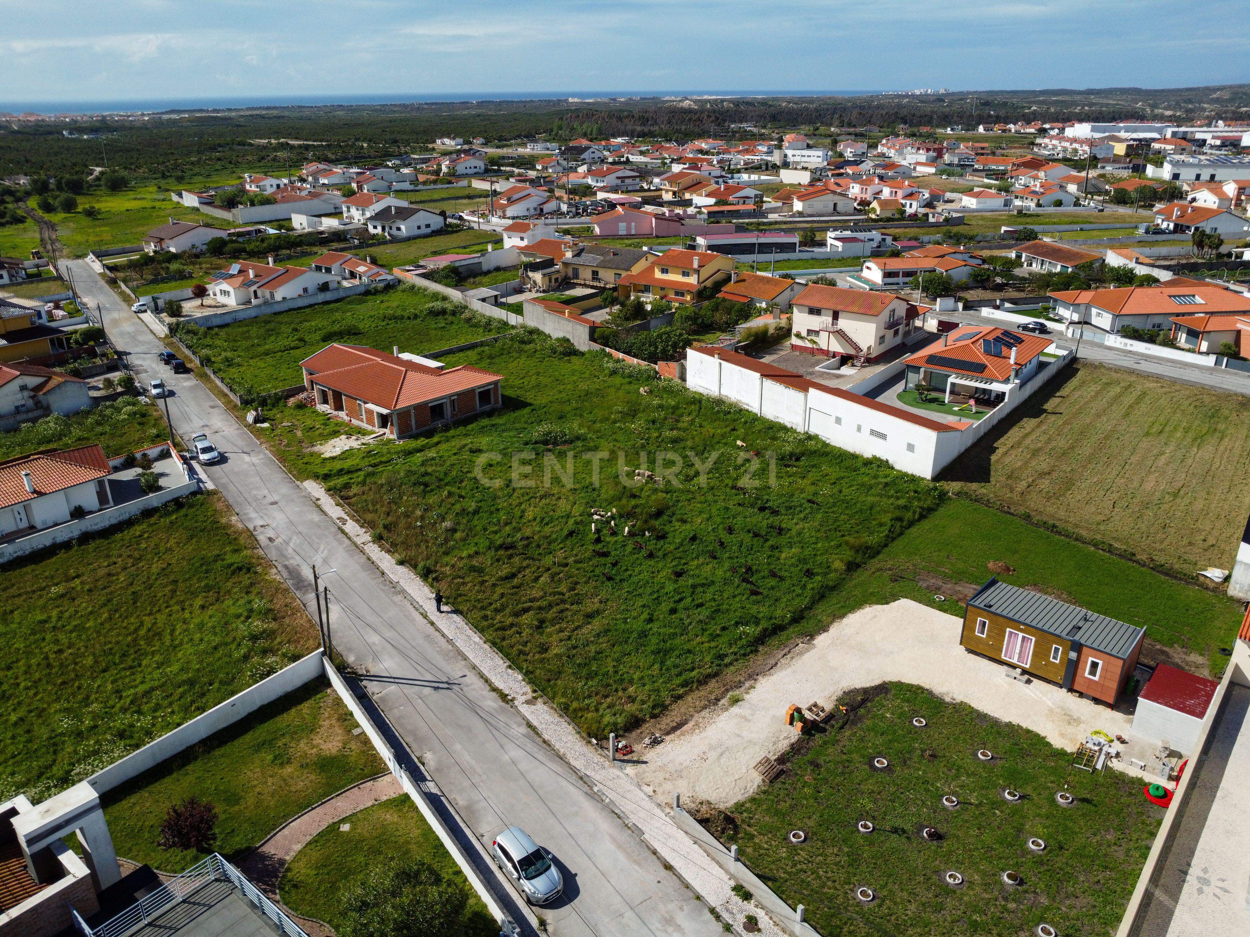 Fotografia 6 de TERRENO URBANO PARA CONSTRUÇÃO EM VIEIRA DE LEIRIA COM  1.039 m²
