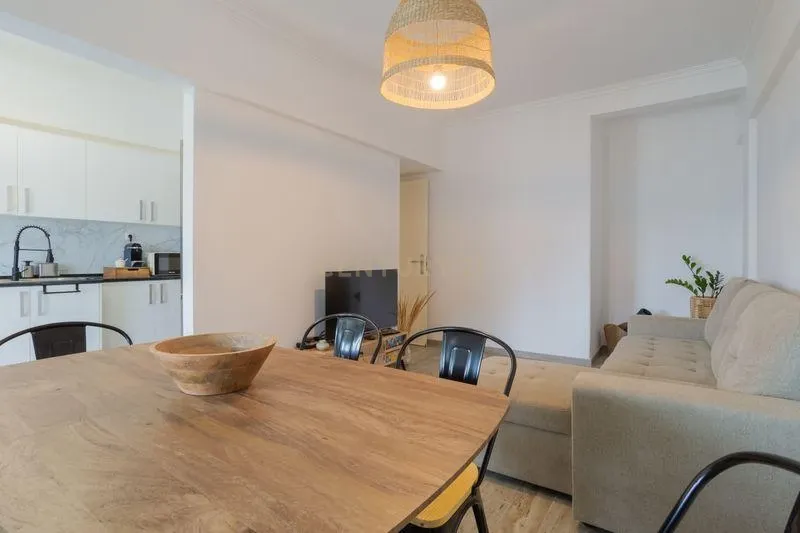Apartamento 5 assoalhadas 2 Wcs ,Renovado com Vista , no Feijó em Almada - Image 6