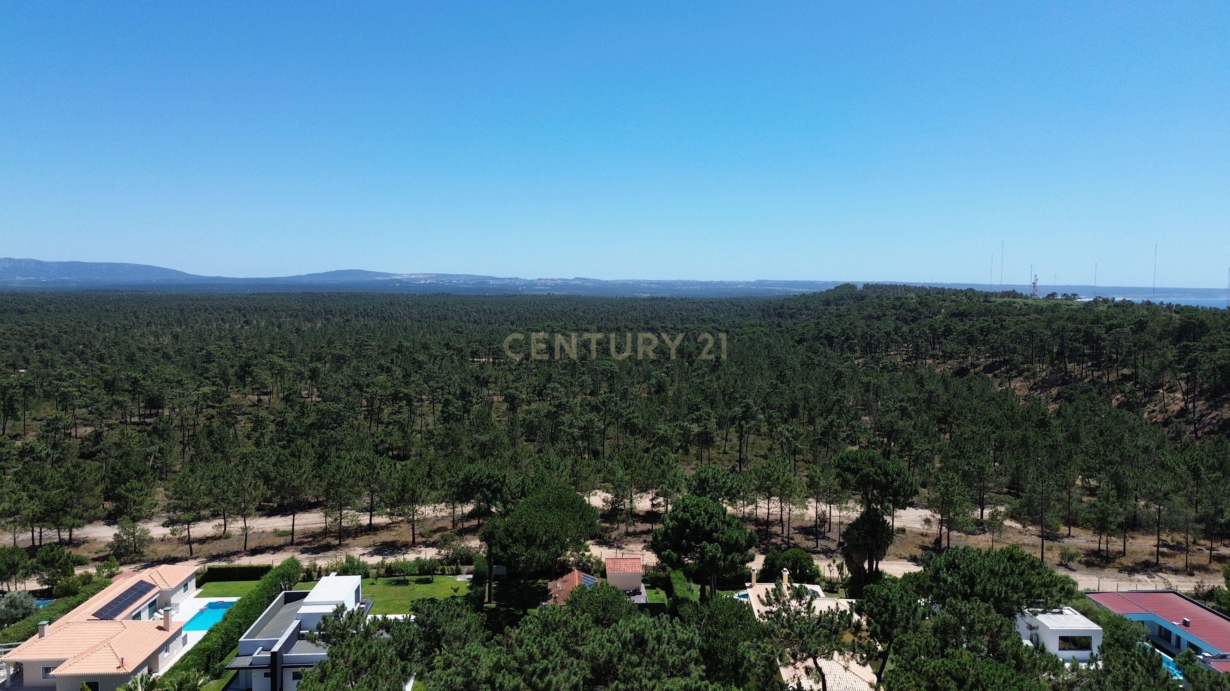 Land for sale in Almada, Portugal — €940,000