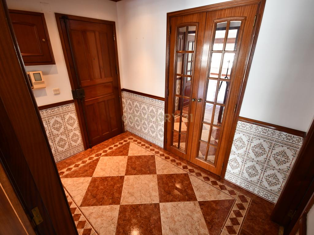  T2  Anta Cacém com  Garagem - Image 8