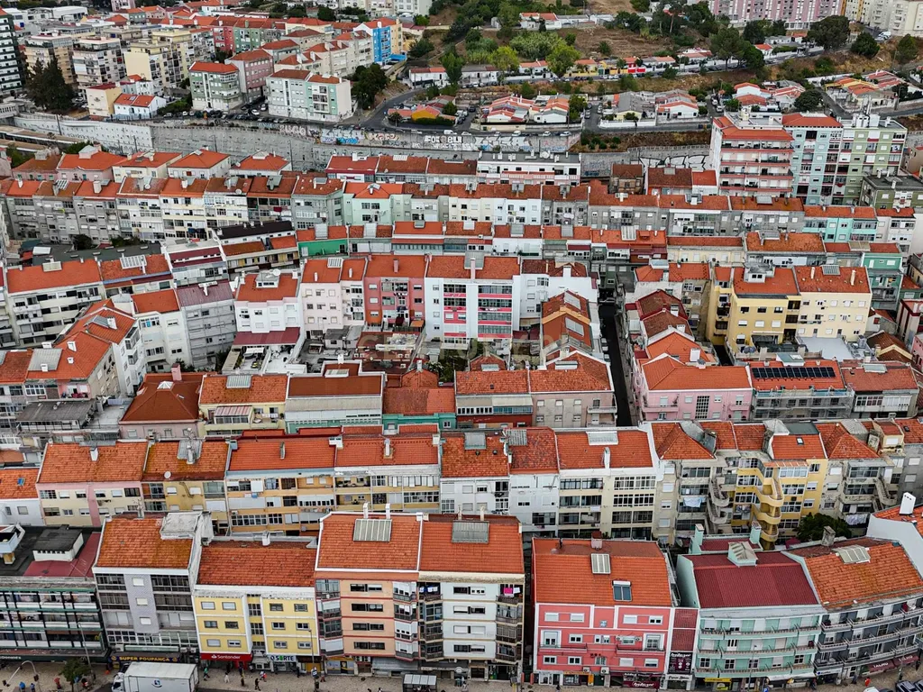 Apartamento T3 com Terraço/ Remodelação Total (Queluz) - Image 36