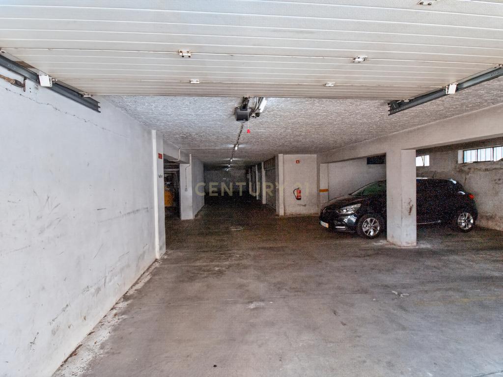 T3+1 com Garagem Fechada e Elevador | Lomar – Braga - Image 27