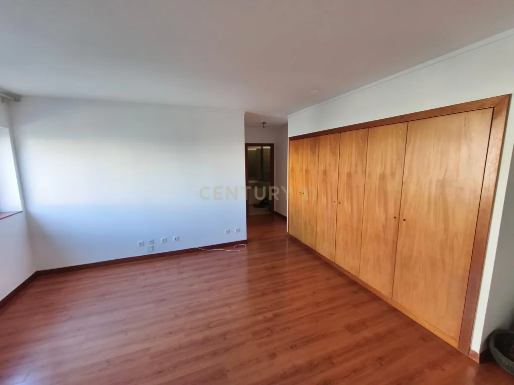 T1 com Garagem e Arrecadação no Condomínio São Gonçalo – Alta de Lisboa - Image 4