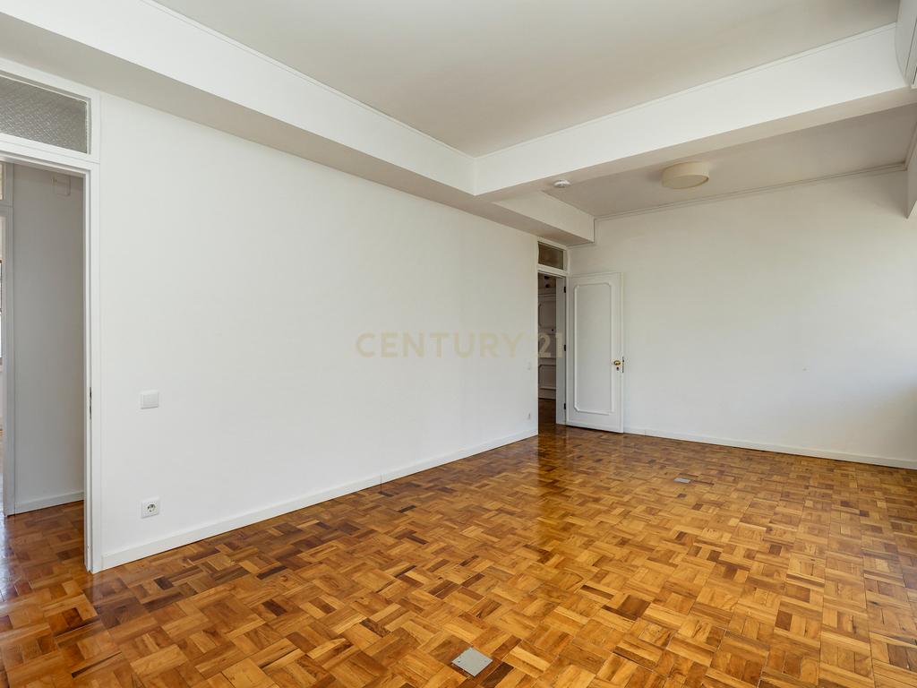 Escritório em zona de prestígio com 210 m² a 30 metros da Avenida da Liberdade! - Image 10