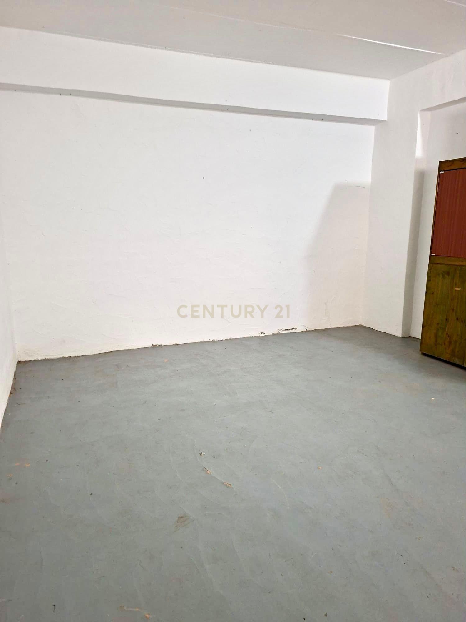 Fotografia 5 de Arrecadação Multifuncional com 17 m² e Luz Natural – Condomínio Quintão Velho, Portimão