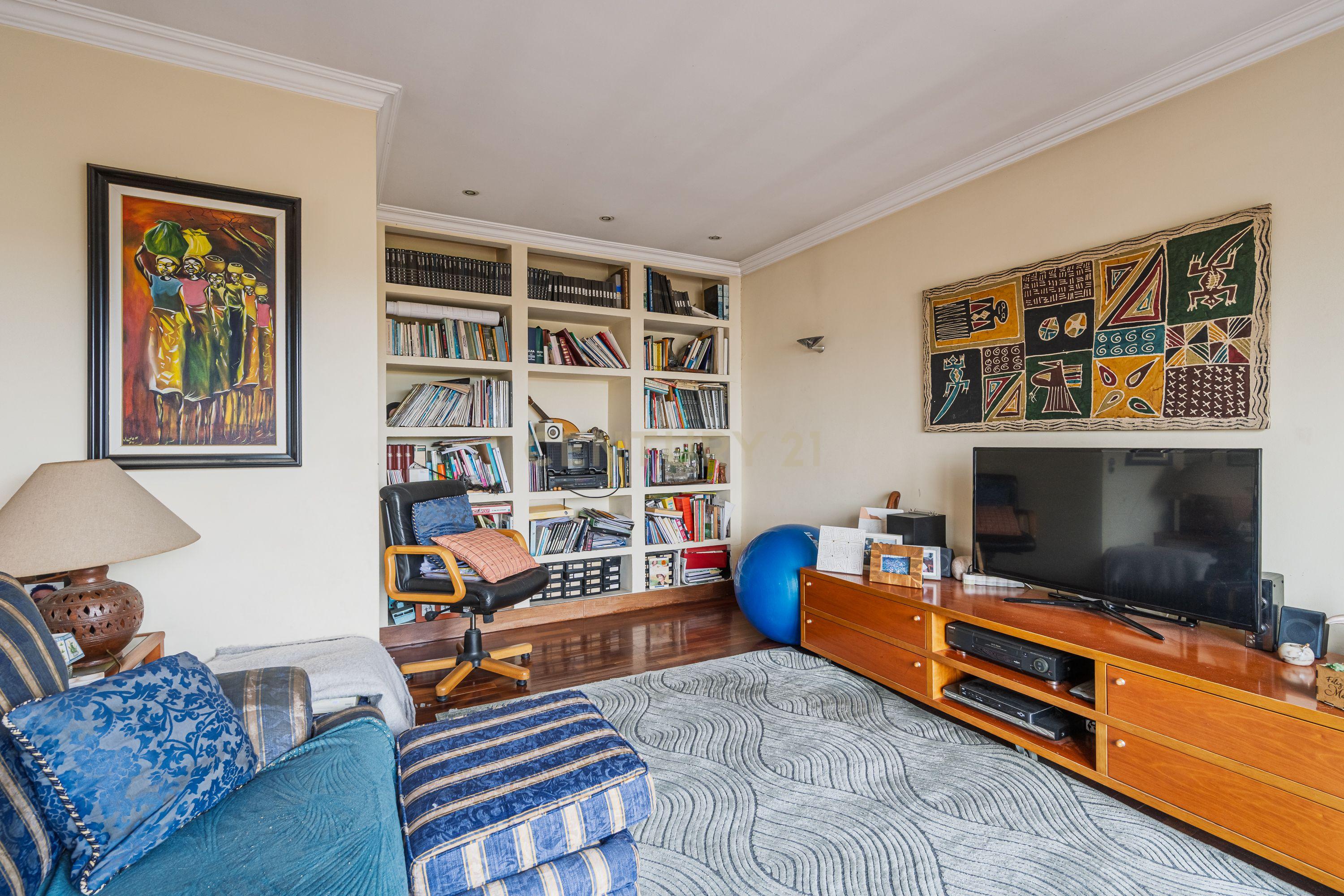 Apartamento T3 com Terraço e Vista Panorâmica em Águas Santas - Image 3