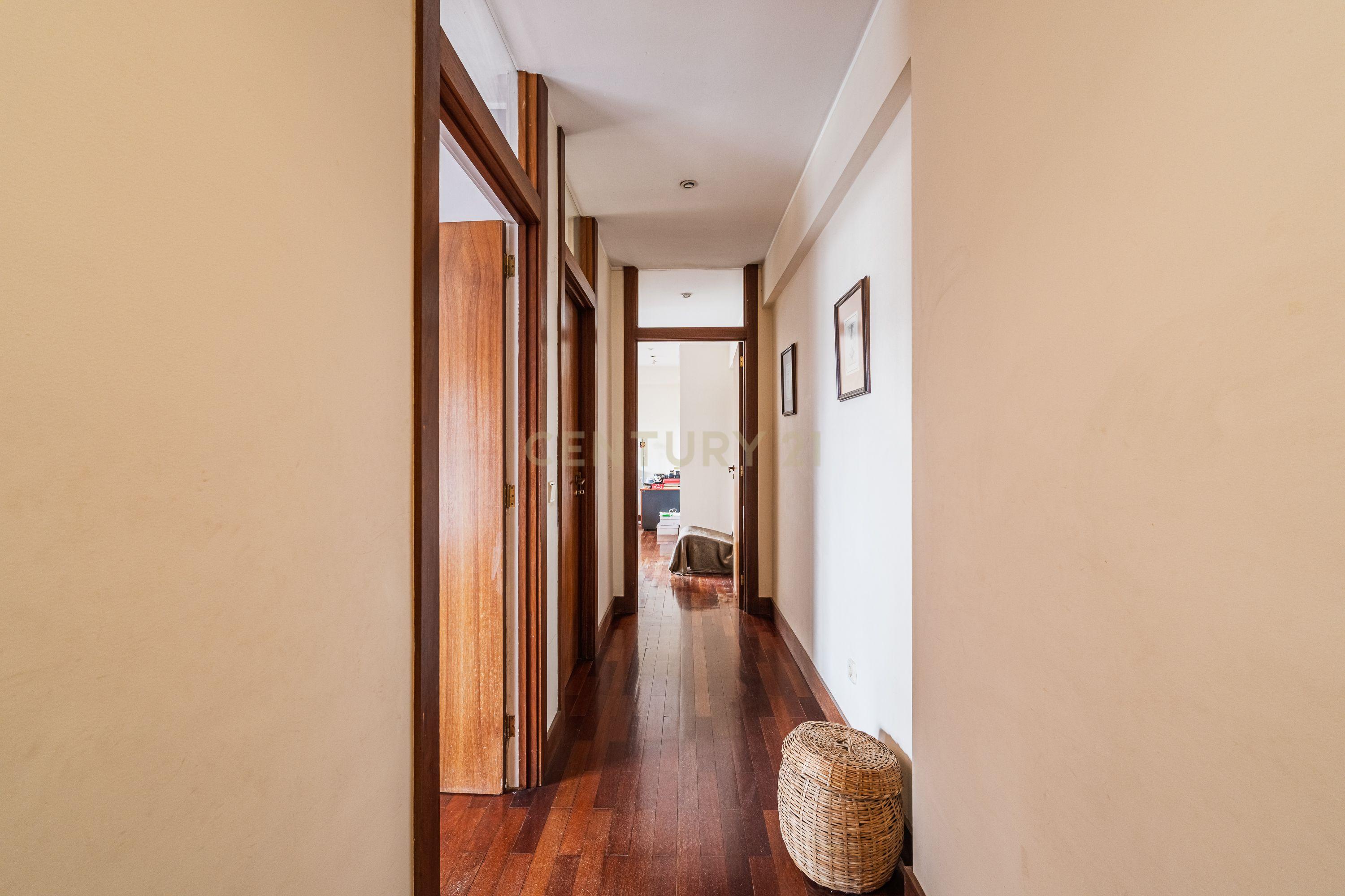 Apartamento T3 com Terraço e Vista Panorâmica em Águas Santas - Image 15