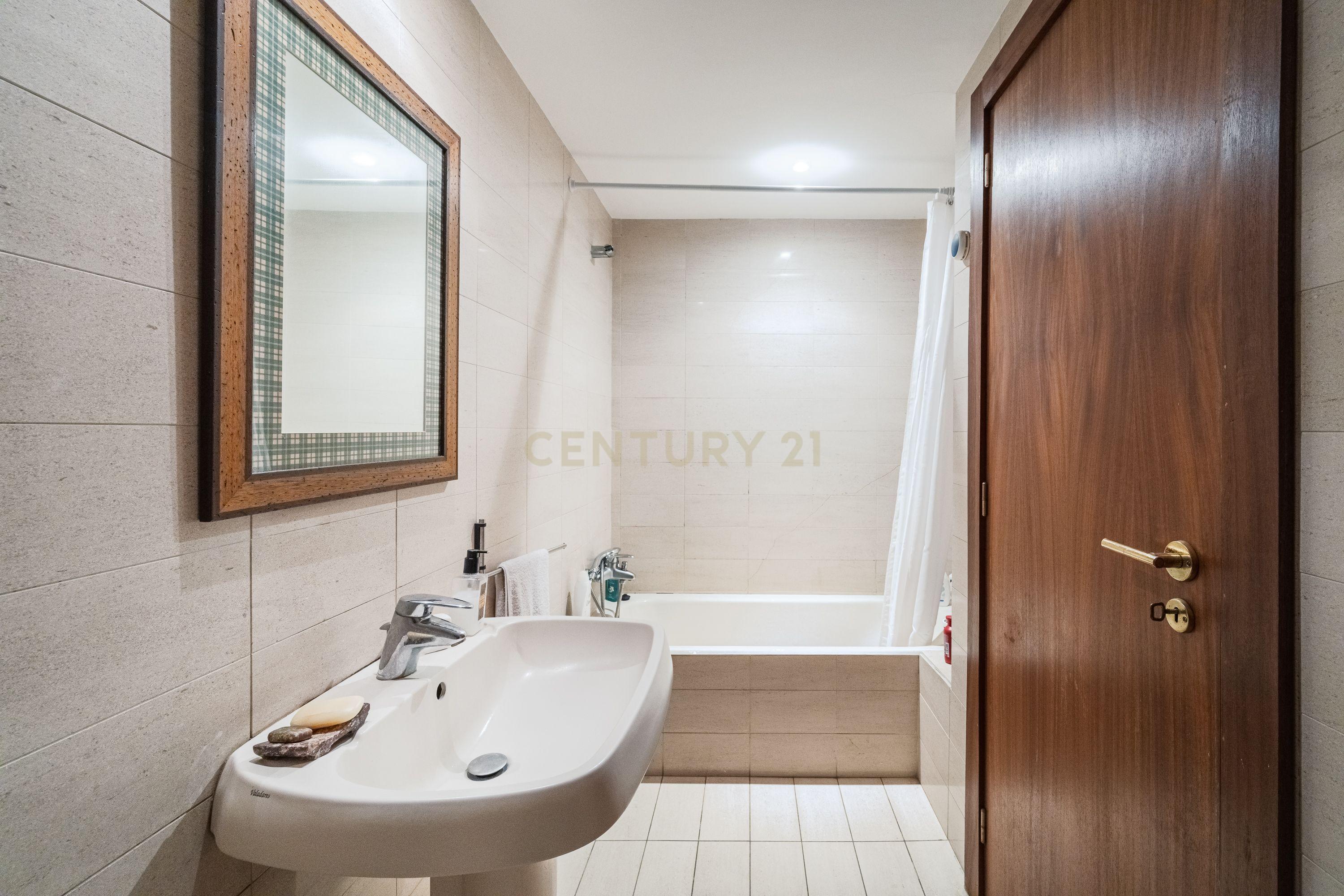Apartamento T3 com Terraço e Vista Panorâmica em Águas Santas - Image 19