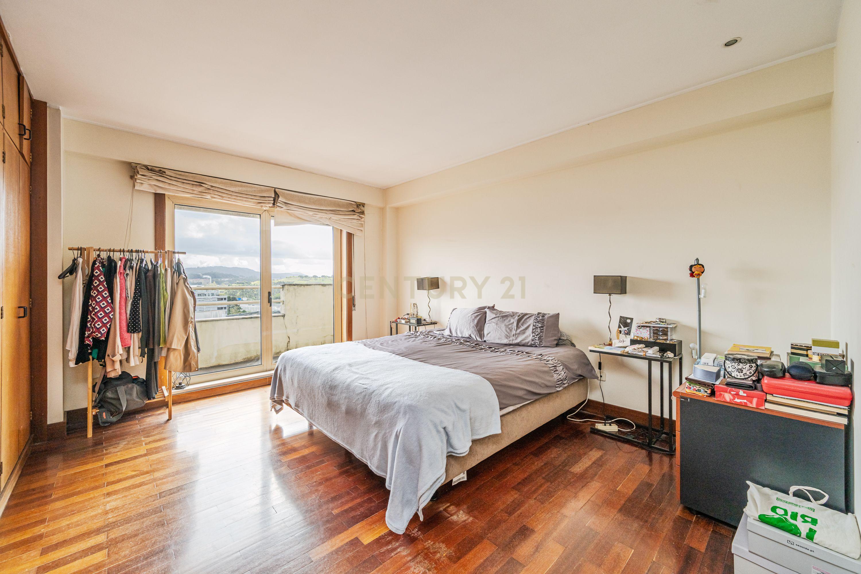 Apartamento T3 com Terraço e Vista Panorâmica em Águas Santas - Image 20