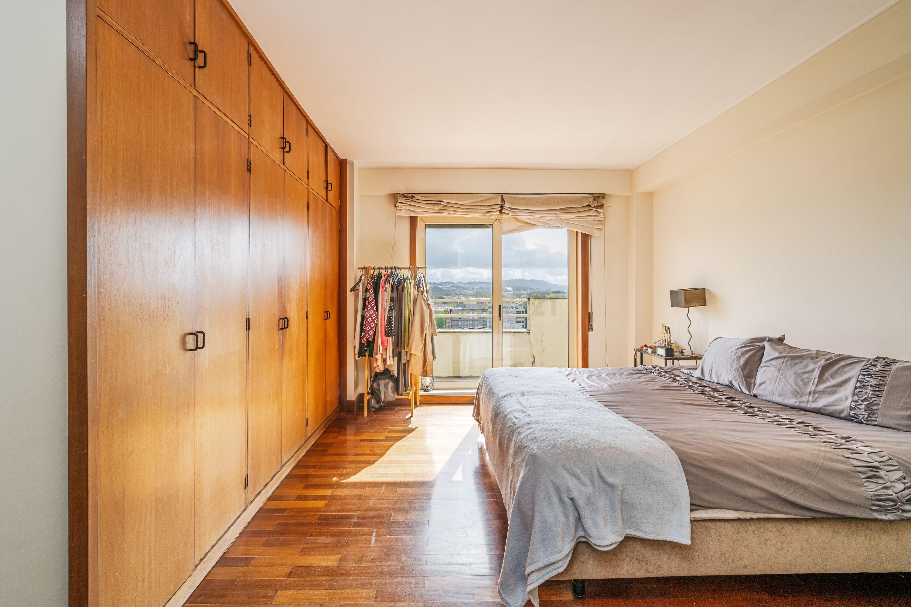 Apartamento T3 com Terraço e Vista Panorâmica em Águas Santas - Image 23