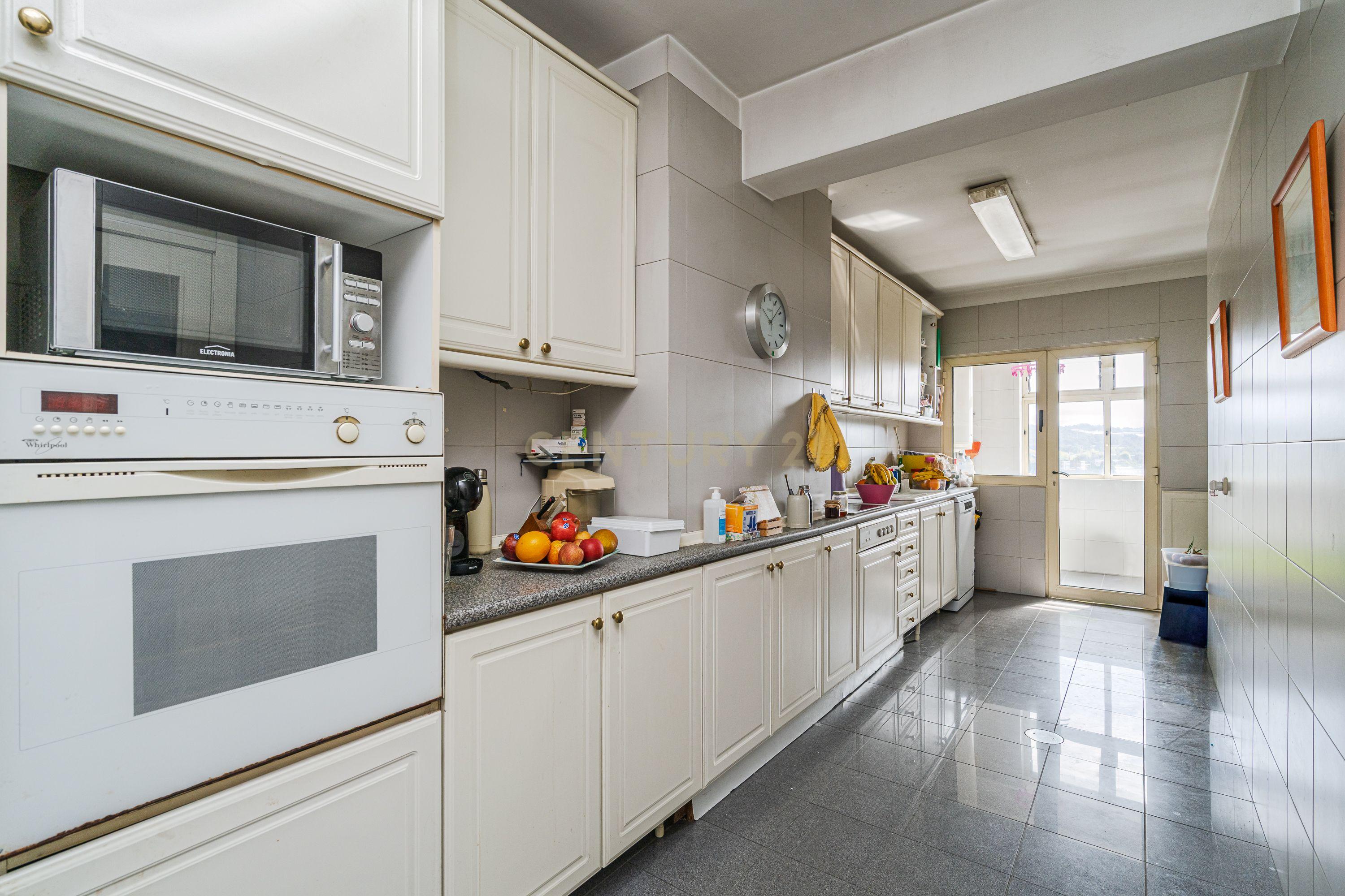 Apartamento T3 com Terraço e Vista Panorâmica em Águas Santas - Image 12
