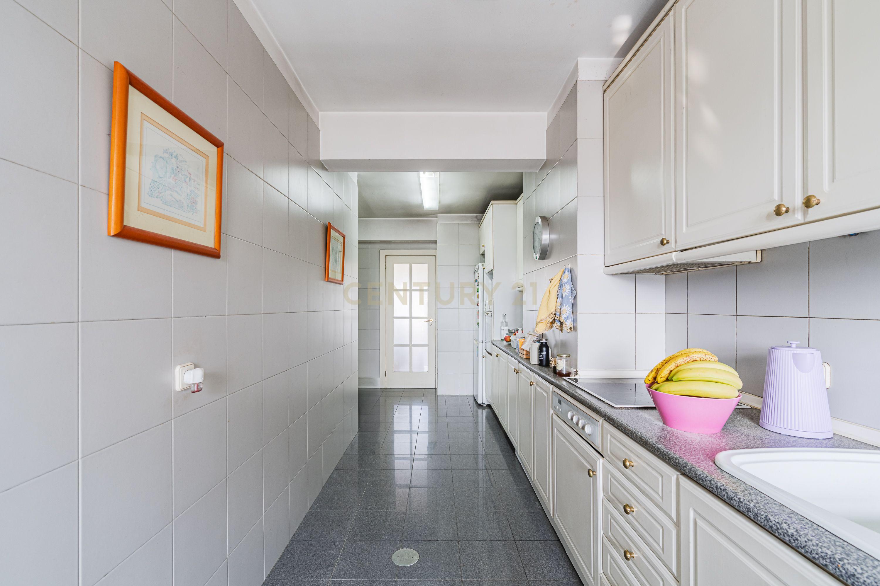 Apartamento T3 com Terraço e Vista Panorâmica em Águas Santas - Image 13