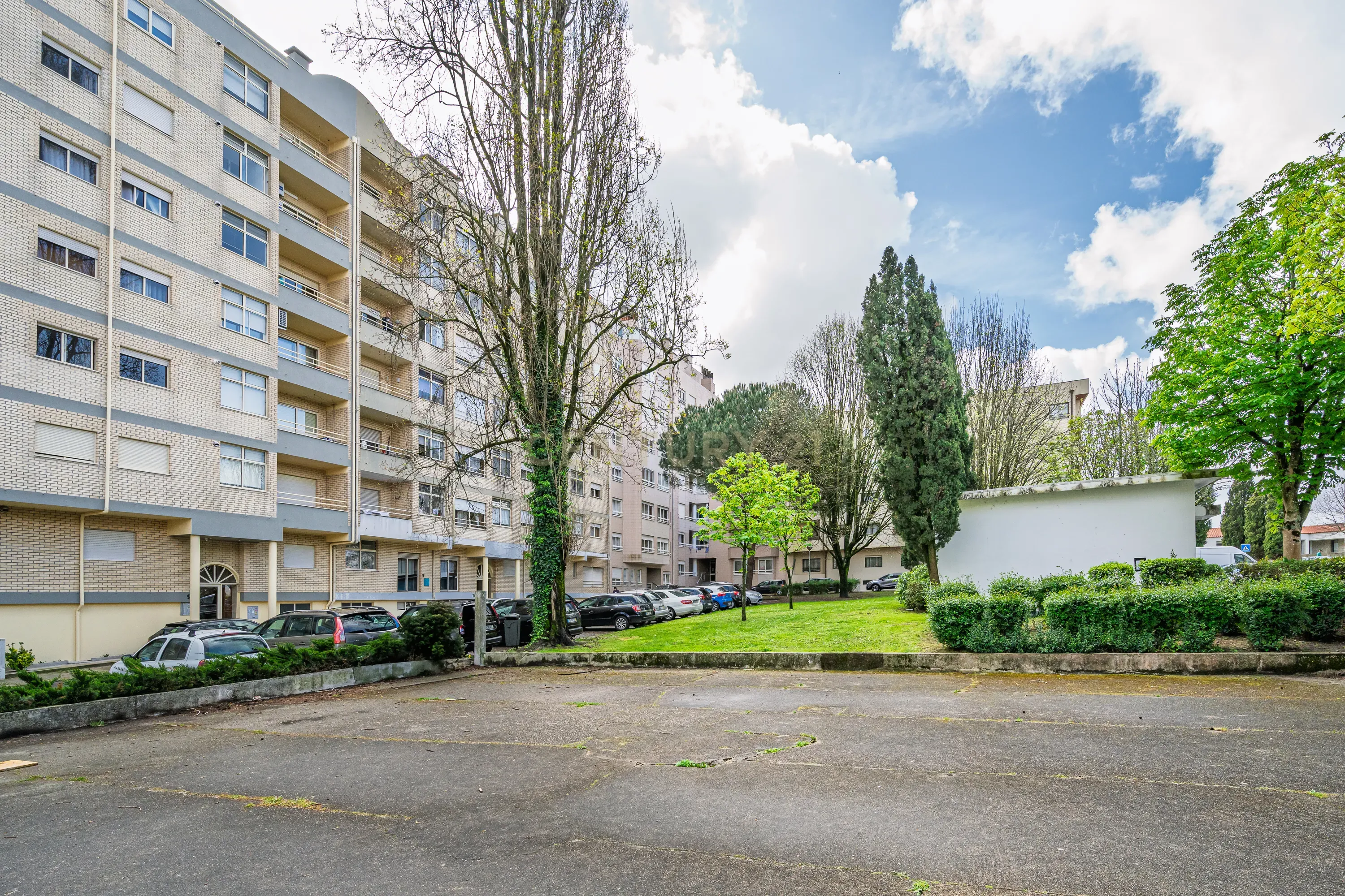 Apartamento T3 com Terraço e Vista Panorâmica em Águas Santas - Image 1