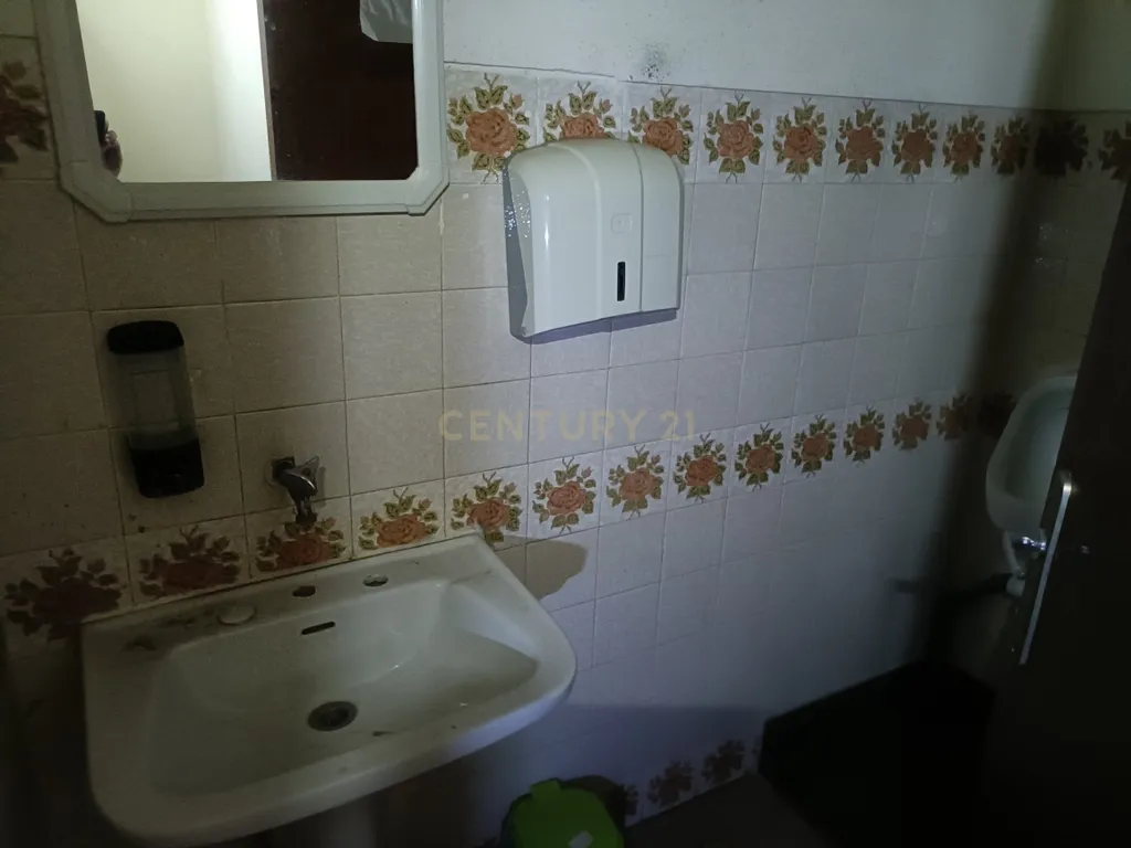 Espaço Comercial na Rua Passos Manuel, Alhandra - Image 18