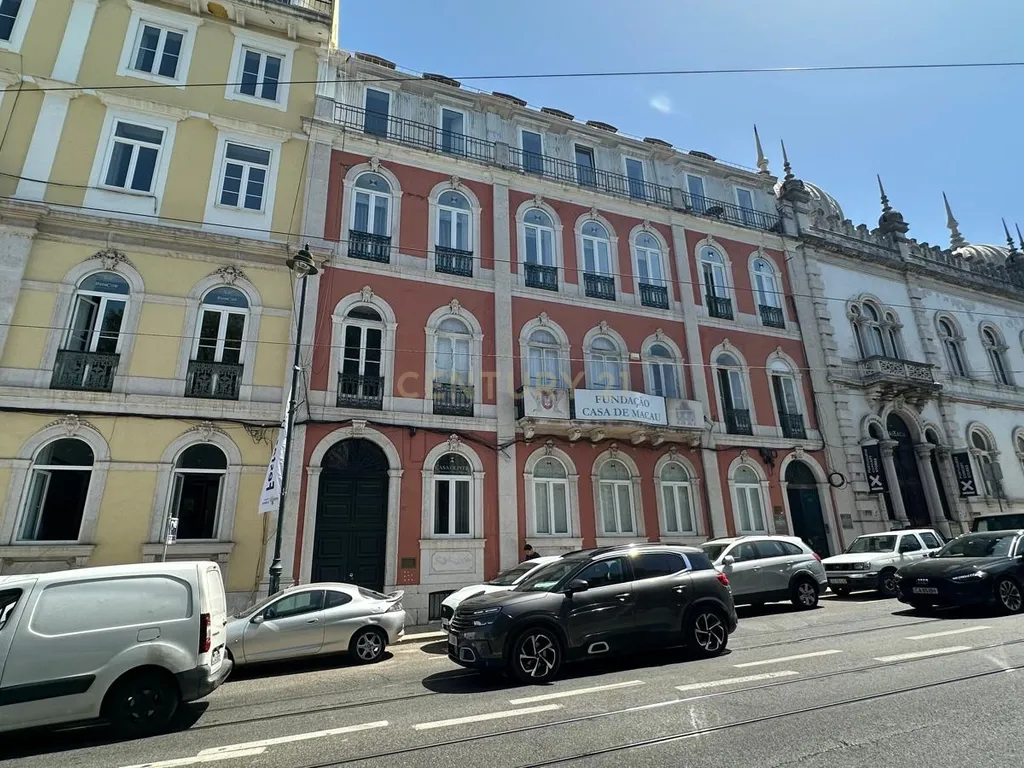 Loja Renovada para arrendar - Santo António, Lisboa - Image 1