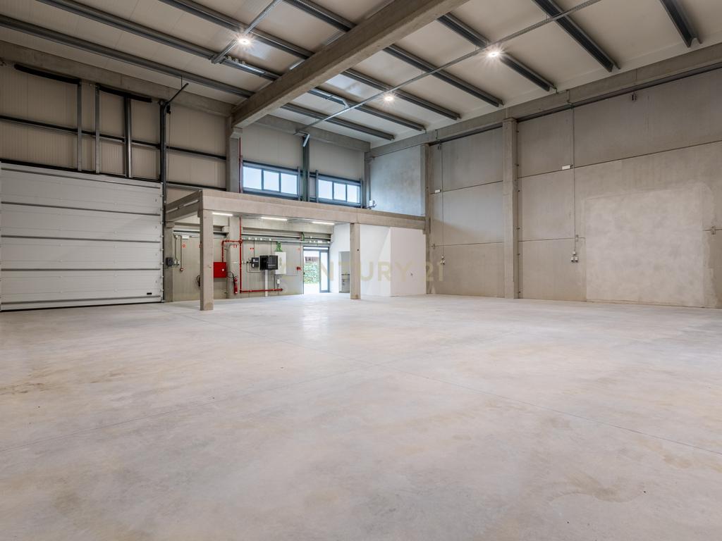 Armazém Industrial 300m² | Mezzanine, Logradouro e Acesso à A10 | Arruda dos Vinhos - Image 2