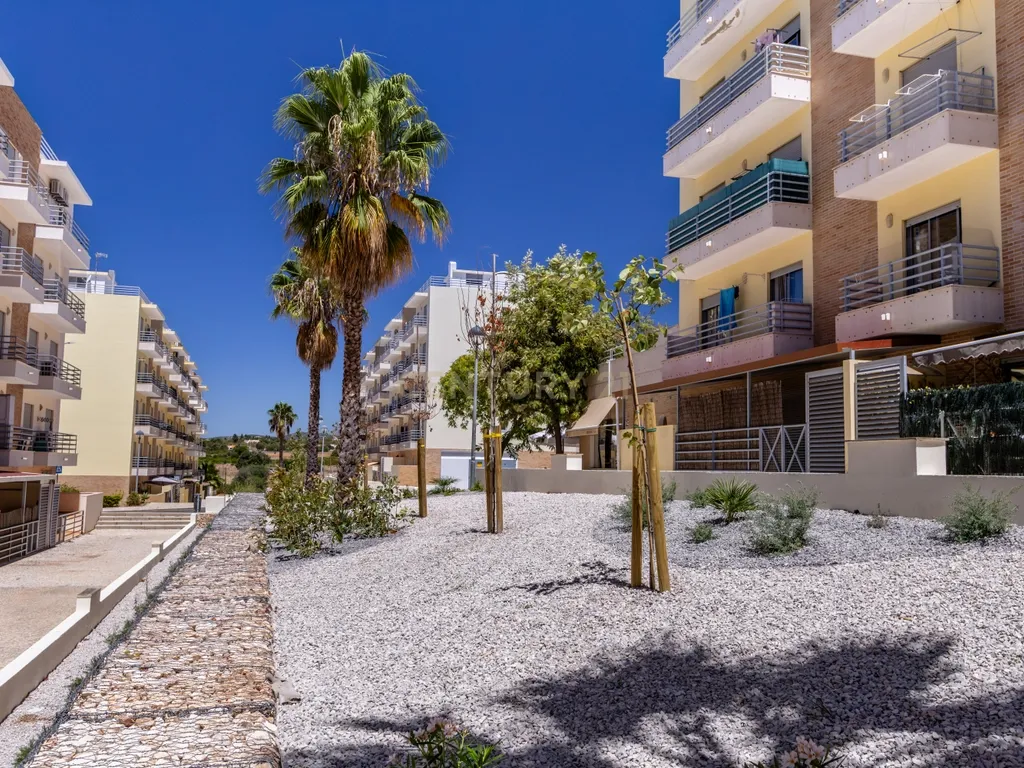 Apartamento T3 com Garagem na Quinta João de Ourém — Olhão - Image 12