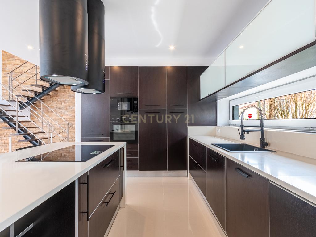 Moradia T3 com 3 Suites e Arquitetura Distinta em Samouco, Alcochete - Image 6