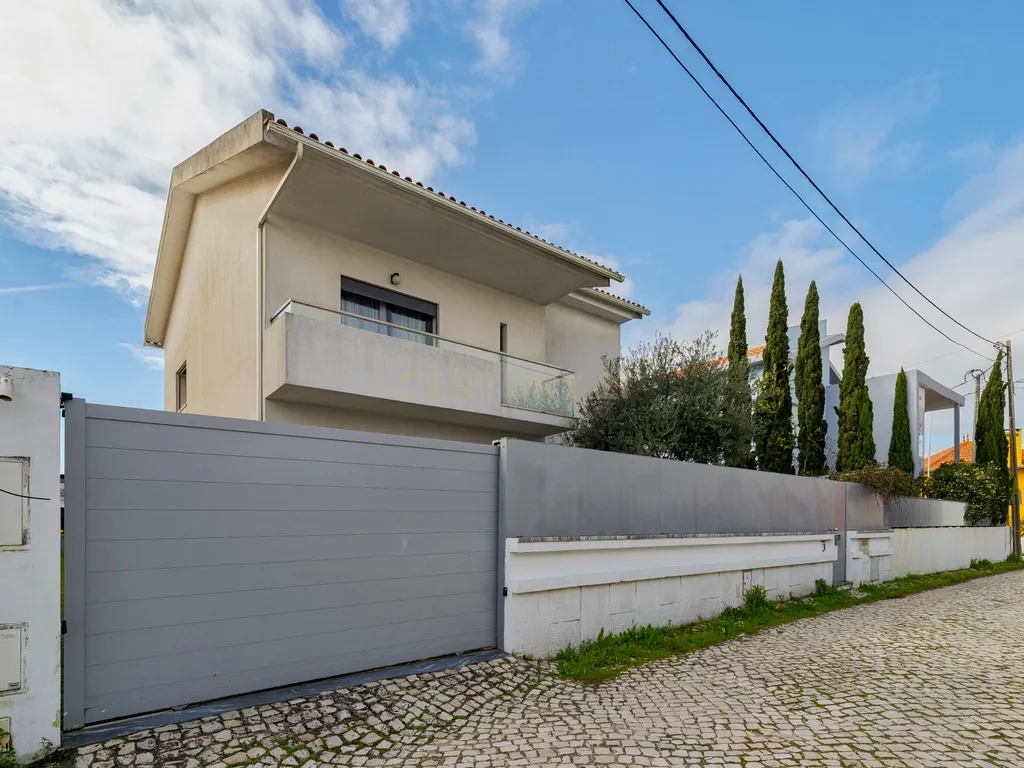 Moradia familiar T6 com anexo T1 independente, num lote com 510m² no Botequim – Charneca da Caparica, Almada - Image 27
