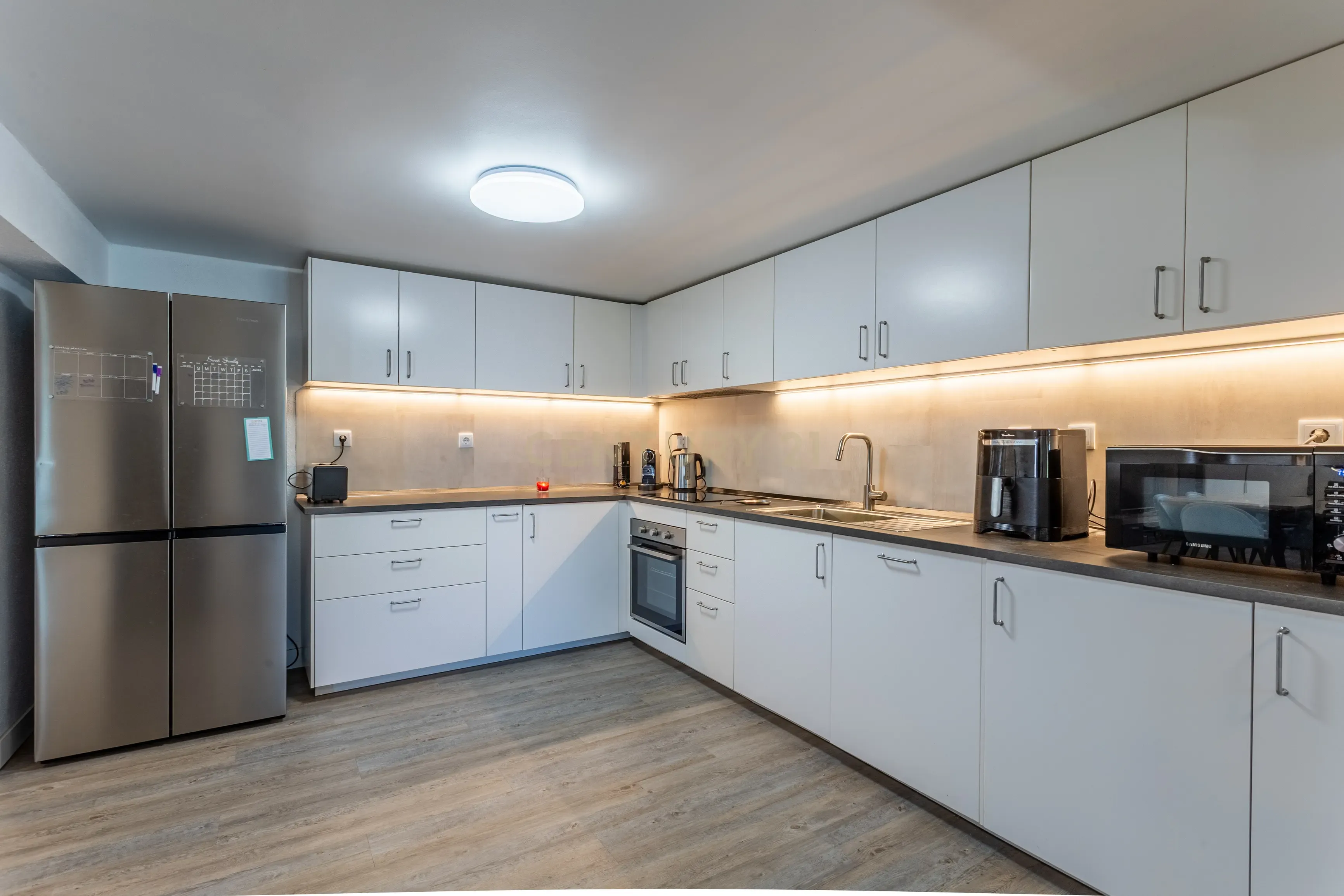 Moradia T5 isolada, inserida num lote de terreno de 750m2 em Casal de Cambra - Image 11