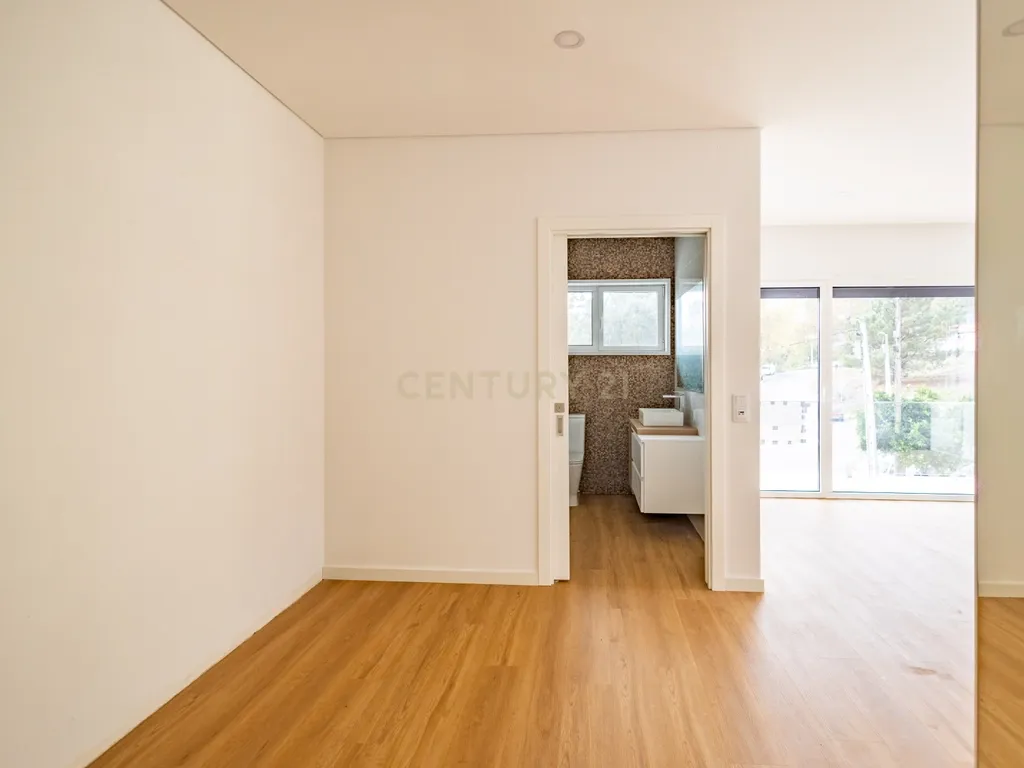 Moradia V3 Geminada em Recezinhos, Penafiel (Fração A) - Image 12