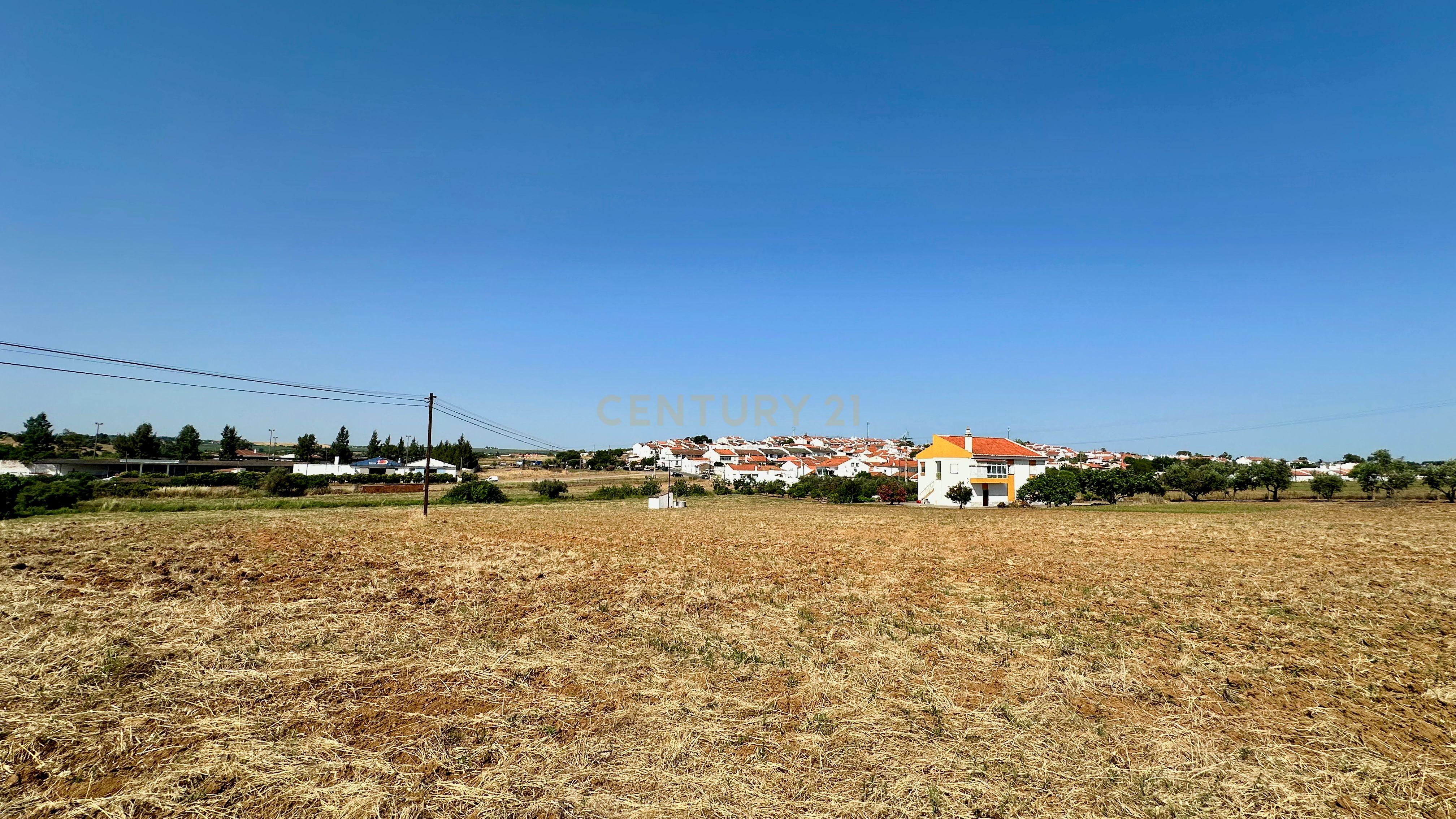 Fotografia 12 de Alentejo-BEJA- Nossa Senhora das Neves, Excelente Quinta, com MORADIA de 267,3 m2 , Casa de Monte de 90 m2 e 23000 m2 de Terreno com Furo e Poço