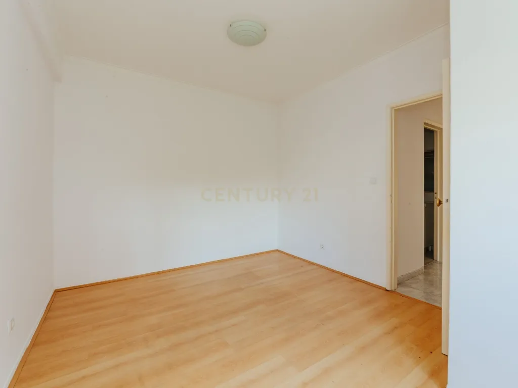 Apartamento T2 em Linda-a-Velha - Image 17