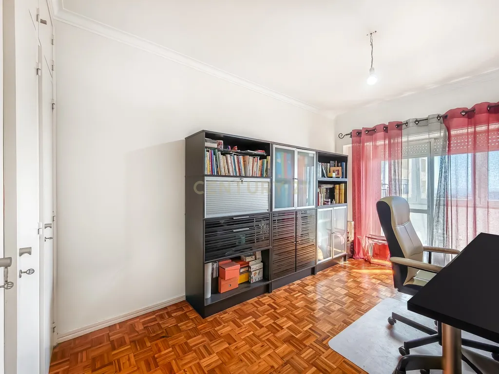 Apartamento T3 renovado no Prior Velho - Image 23
