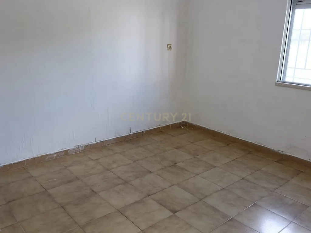 Quinta 8000m2 com 4 Moradias T2 e T3 - Image 32