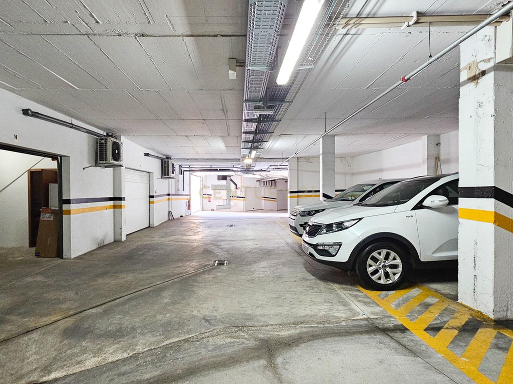 Moradia T2+2 | em Banda | Jardins Vale Santa Maria - Albufeira | 1 Garagem em Box + 2 lugares de estacionamento | Condomínio fechado com 2 Piscinas  - Image 32