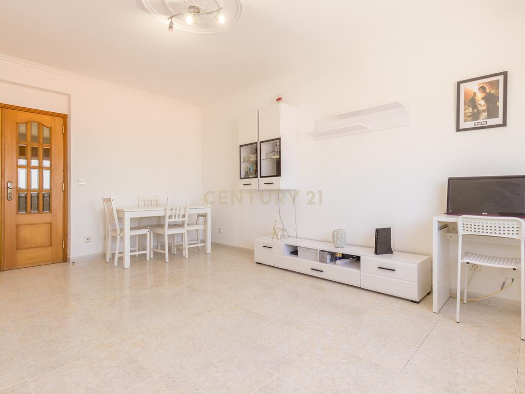Apartamento T2 na Quinta do Conde - Image 2