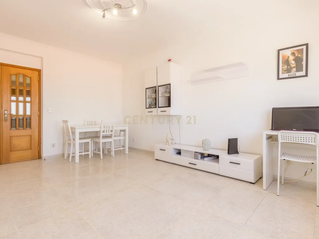 Apartamento T2 na Quinta do Conde - Image 2