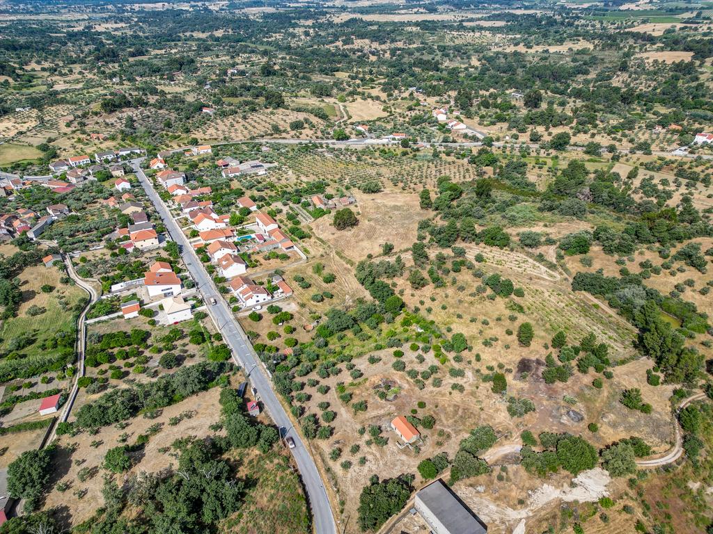 OPORTUNIDADE 360º – Moradia T3 + Posto de Combustível GALP + Terrenos (36 000 m²) - Image 3