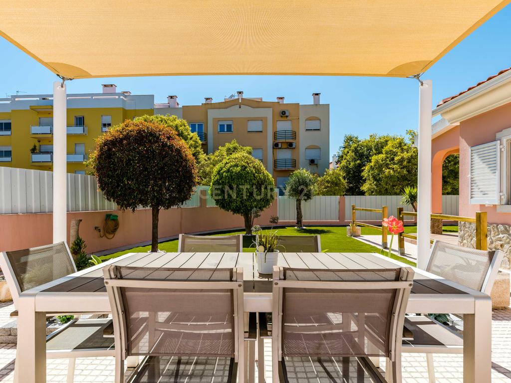 Moradia T4 Isolada com Jardim, em Vale Flores - Viva com qualidade e conforto às portas de Lisboa - Image 22