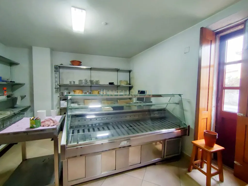 Moradia com Comércio em Amorim, Póvoa de Varzim - Uma Oportunidade Única! - Image 35