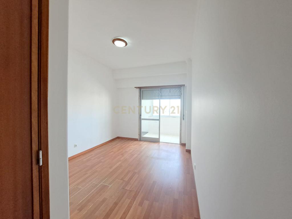 Apartamento T3 com 121m2 para arrendamento no Areeiro, Lisboa - Image 6